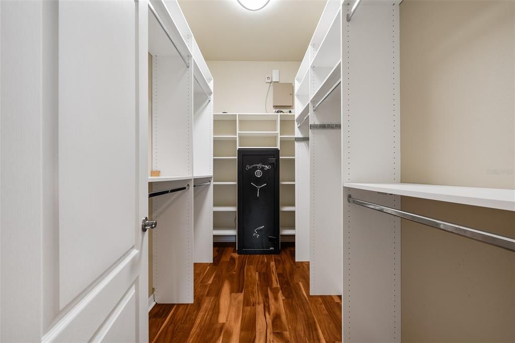 For Sale: $349,900 (3 beds, 2 baths, 1572 Square Feet)