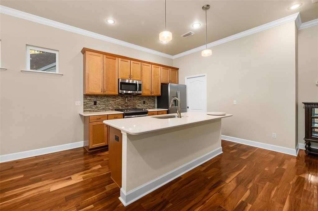 For Sale: $349,900 (3 beds, 2 baths, 1572 Square Feet)