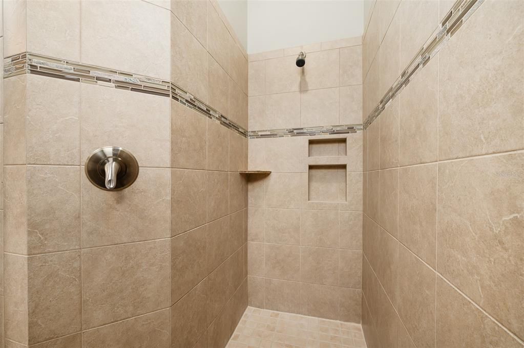 For Sale: $349,900 (3 beds, 2 baths, 1572 Square Feet)