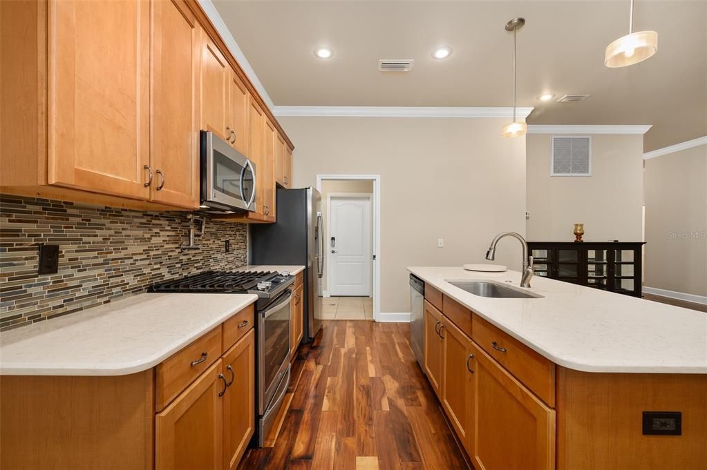 For Sale: $349,900 (3 beds, 2 baths, 1572 Square Feet)