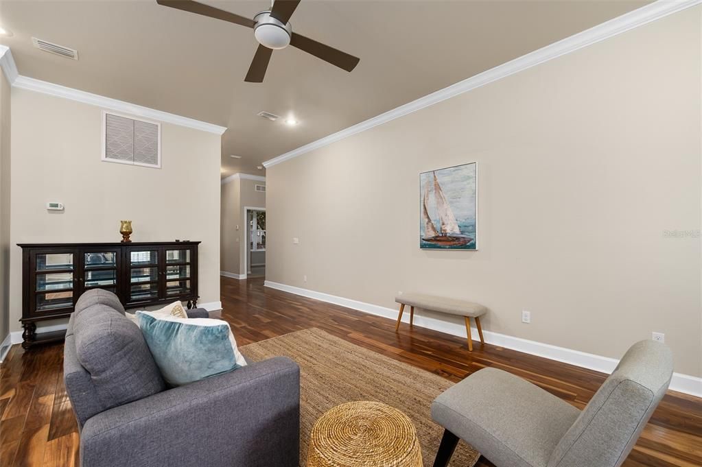 For Sale: $349,900 (3 beds, 2 baths, 1572 Square Feet)