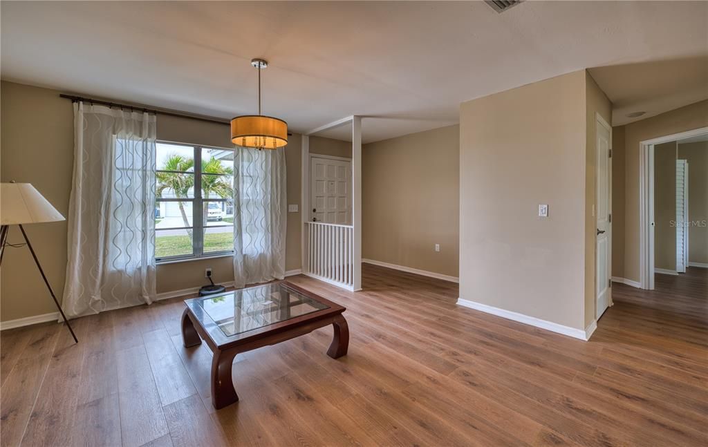 待售: $315,000 (3 贝兹, 2 浴室, 1692 平方英尺)