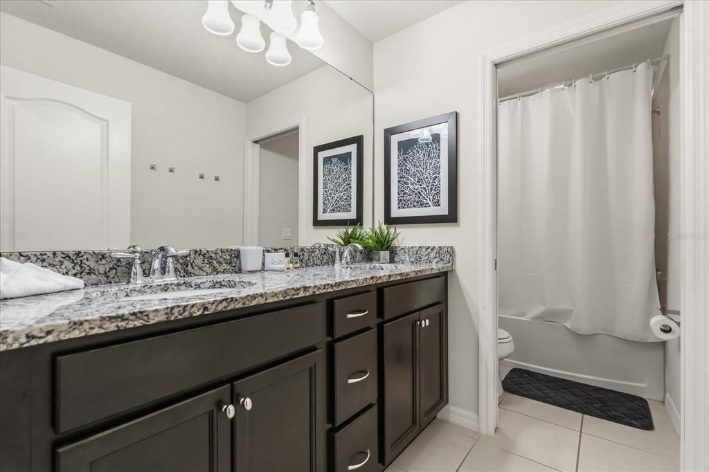 待售: $595,000 (6 贝兹, 4 浴室, 3142 平方英尺)