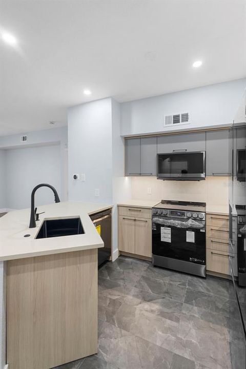 出租: $2,000 (2 贝兹, 2 浴室, 1209 平方英尺)