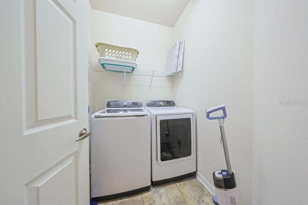 待售: $415,000 (4 贝兹, 2 浴室, 2346 平方英尺)