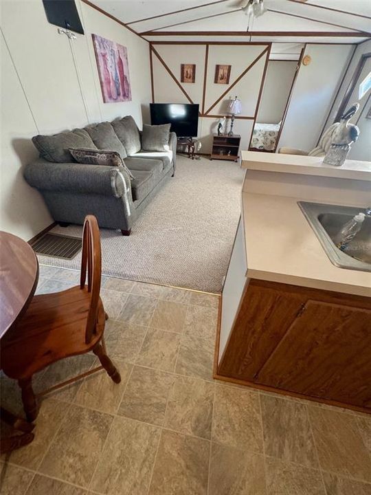 For Sale: $129,000 (2 beds, 1 baths, 672 Square Feet)