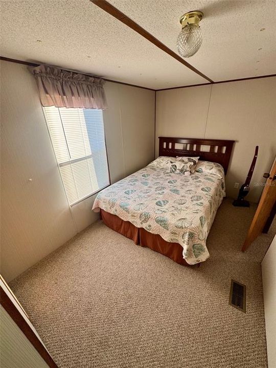 For Sale: $129,000 (2 beds, 1 baths, 672 Square Feet)