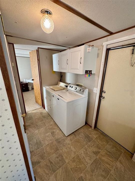 For Sale: $129,000 (2 beds, 1 baths, 672 Square Feet)