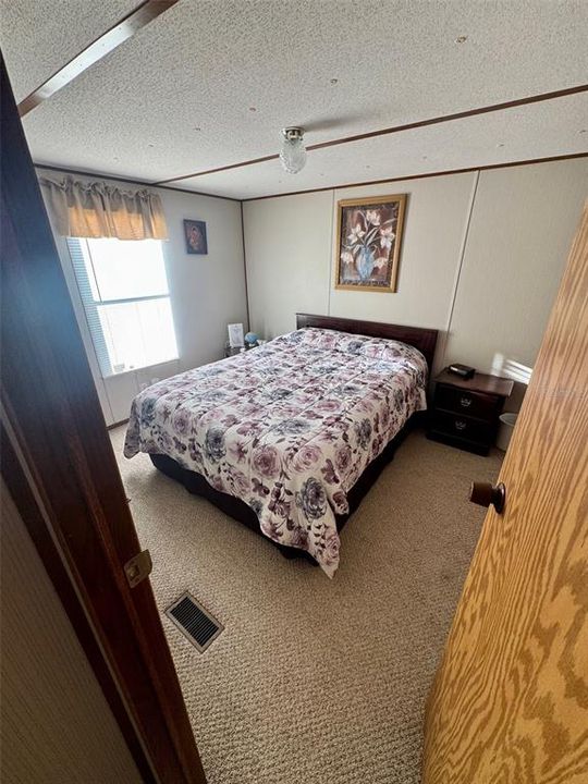 For Sale: $129,000 (2 beds, 1 baths, 672 Square Feet)