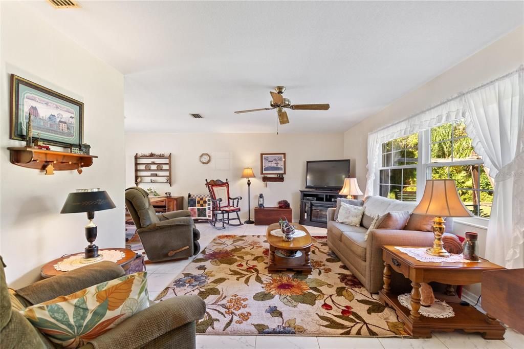 For Sale: $340,000 (3 beds, 2 baths, 1741 Square Feet)