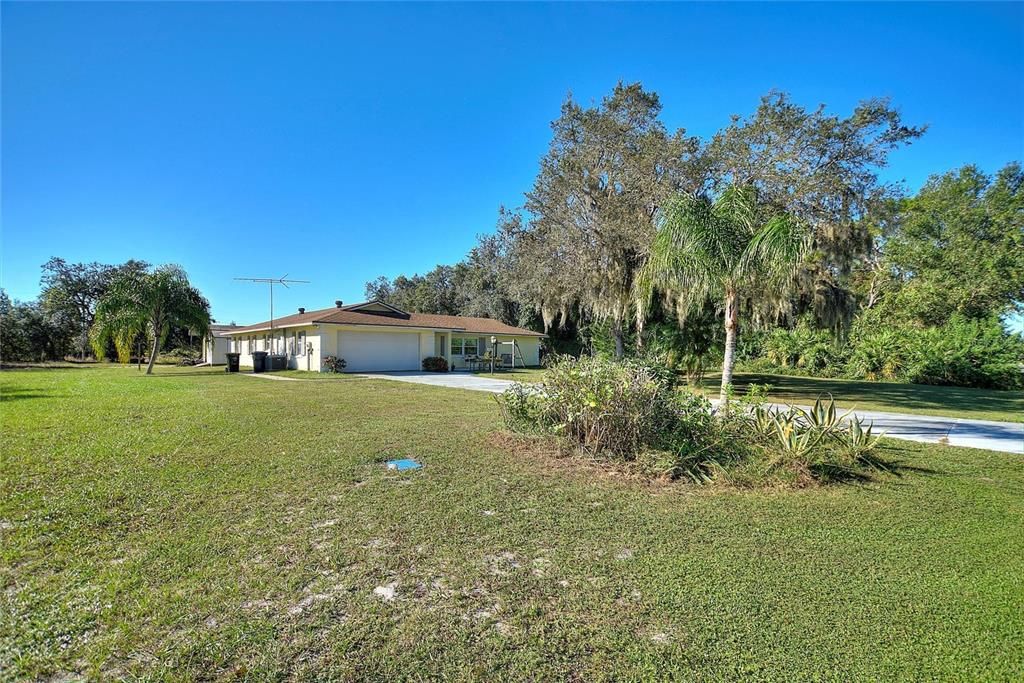 For Sale: $340,000 (3 beds, 2 baths, 1741 Square Feet)