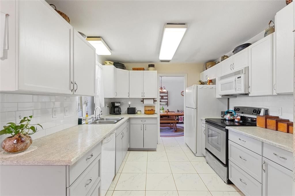 For Sale: $340,000 (3 beds, 2 baths, 1741 Square Feet)