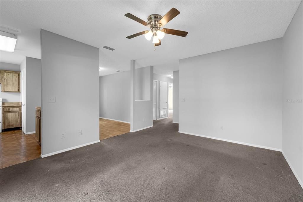 Active With Contract: $140,000 (2 beds, 2 baths, 1006 Square Feet)