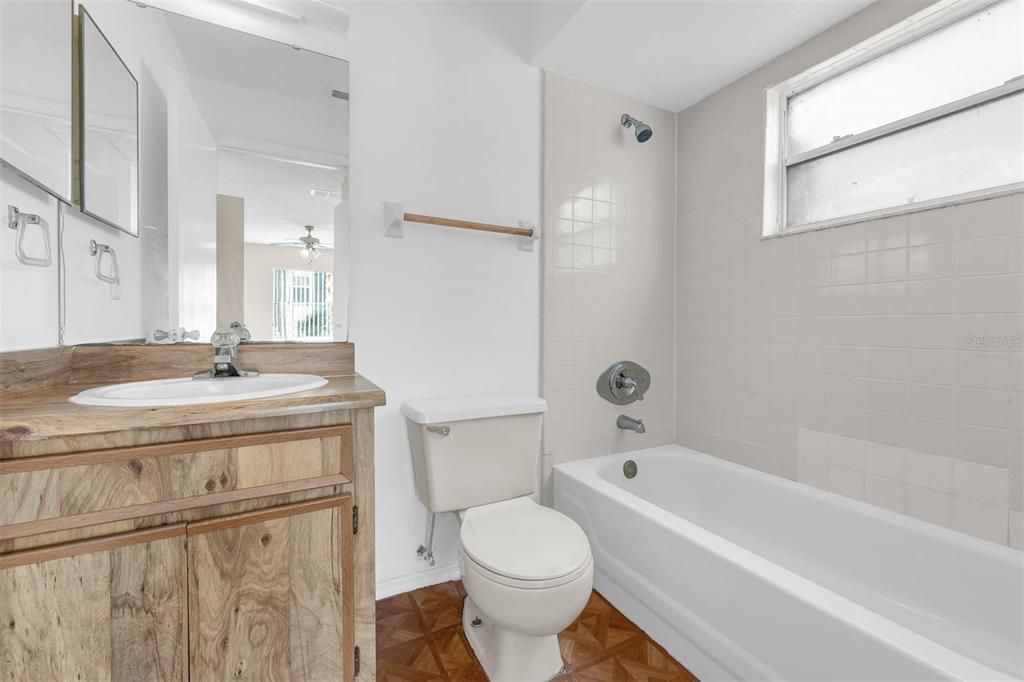 Active With Contract: $140,000 (2 beds, 2 baths, 1006 Square Feet)