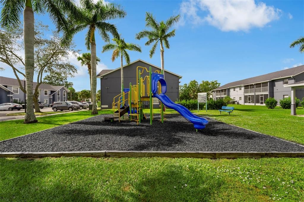 Active With Contract: $140,000 (2 beds, 2 baths, 1006 Square Feet)