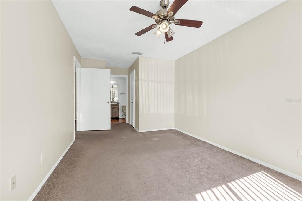 Active With Contract: $140,000 (2 beds, 2 baths, 1006 Square Feet)