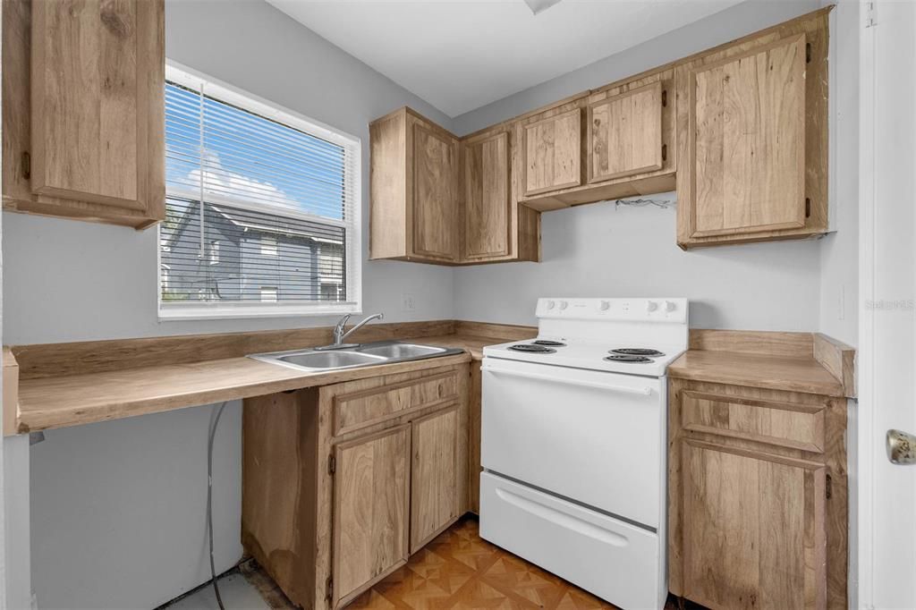 Active With Contract: $140,000 (2 beds, 2 baths, 1006 Square Feet)