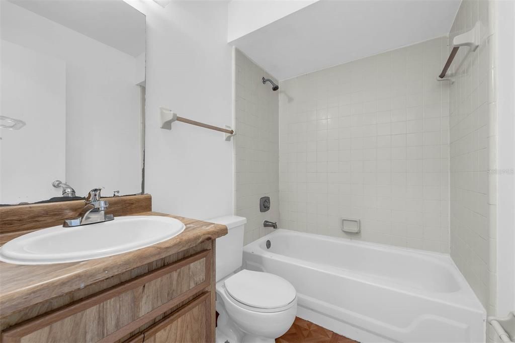 Active With Contract: $140,000 (2 beds, 2 baths, 1006 Square Feet)