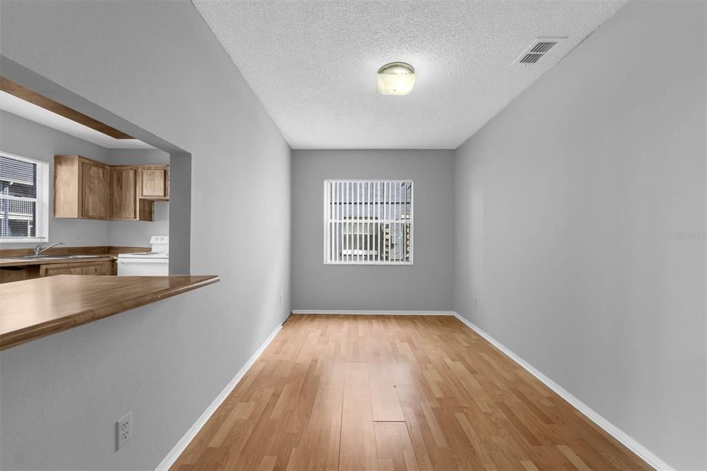 Active With Contract: $140,000 (2 beds, 2 baths, 1006 Square Feet)