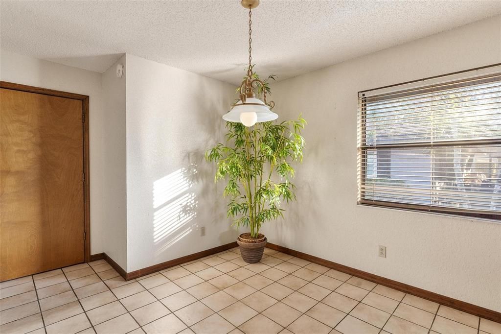 待售: $439,000 (3 贝兹, 2 浴室, 2027 平方英尺)