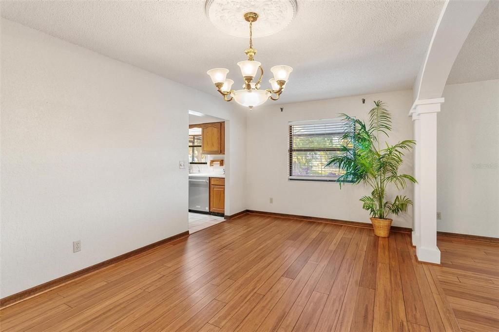 待售: $439,000 (3 贝兹, 2 浴室, 2027 平方英尺)