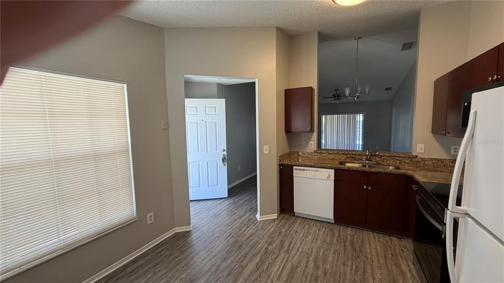 出租: $1,850 (3 贝兹, 2 浴室, 1225 平方英尺)