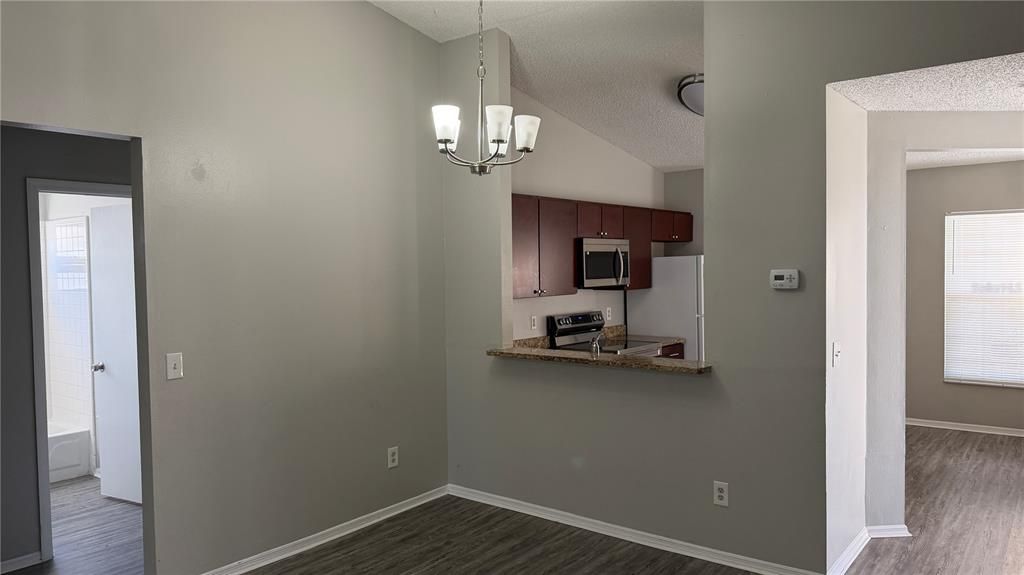 出租: $1,850 (3 贝兹, 2 浴室, 1225 平方英尺)