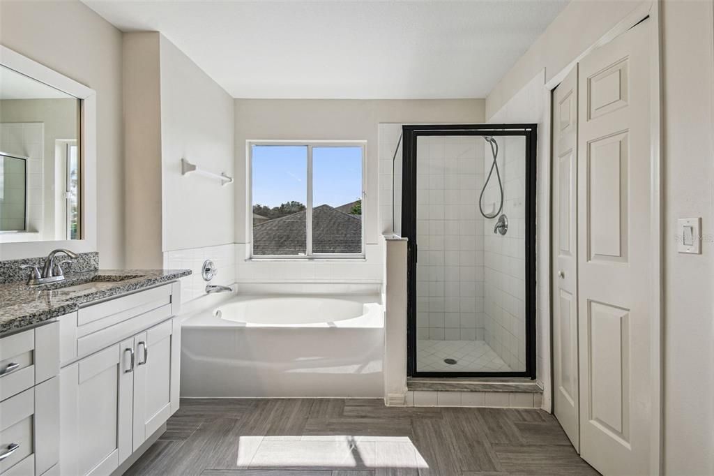 For Sale: $439,900 (6 beds, 2 baths, 3035 Square Feet)