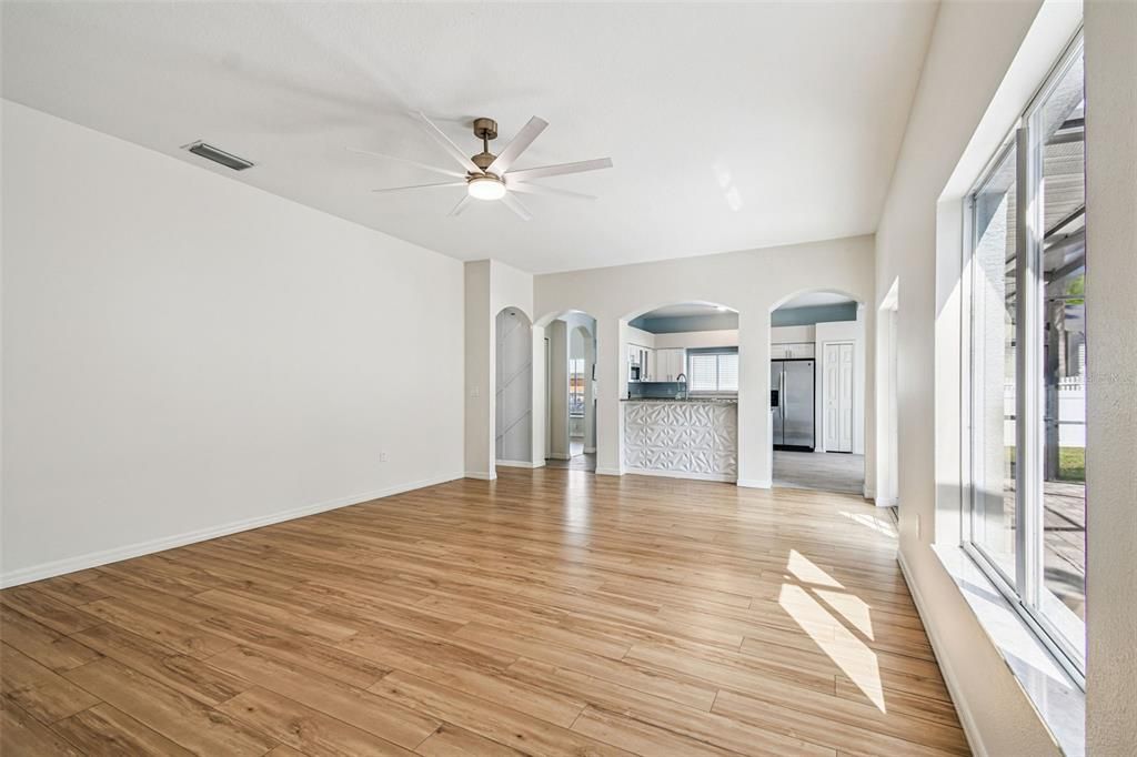 For Sale: $439,900 (6 beds, 2 baths, 3035 Square Feet)