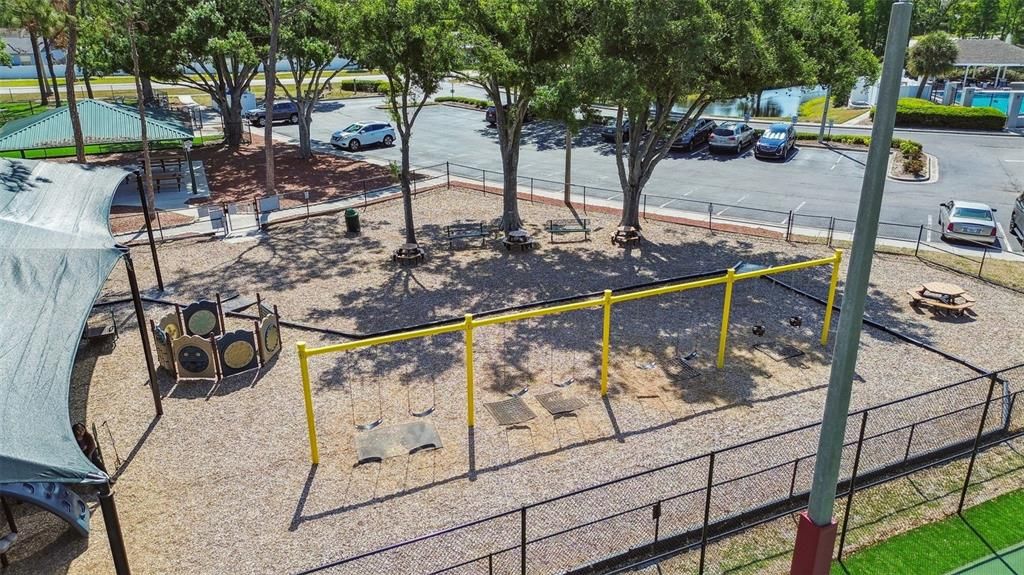 For Sale: $439,900 (6 beds, 2 baths, 3035 Square Feet)