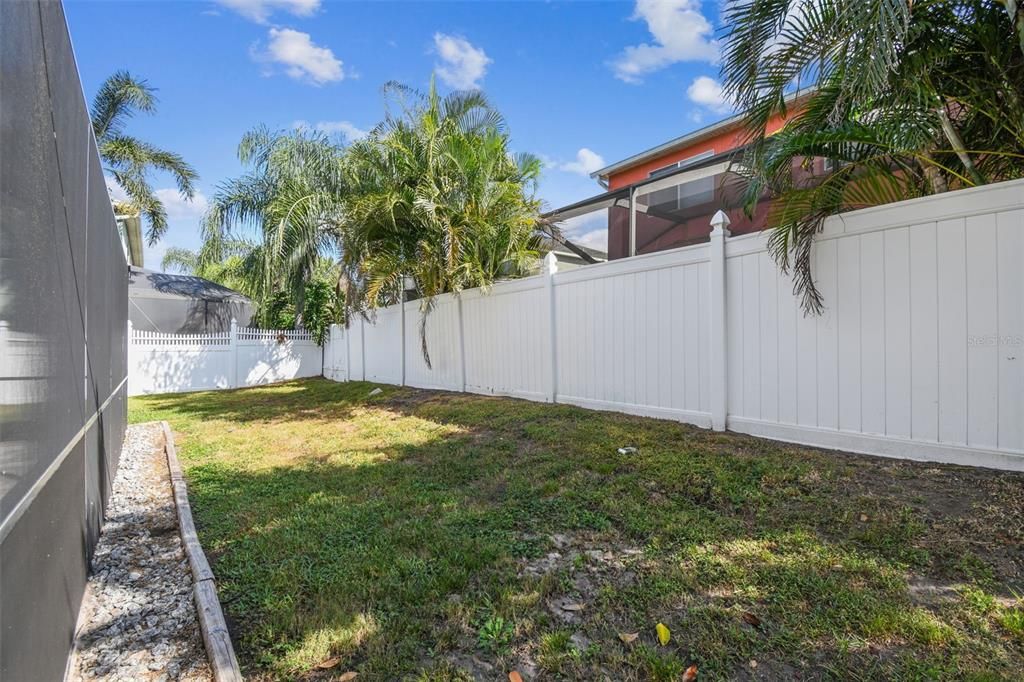 For Sale: $439,900 (6 beds, 2 baths, 3035 Square Feet)