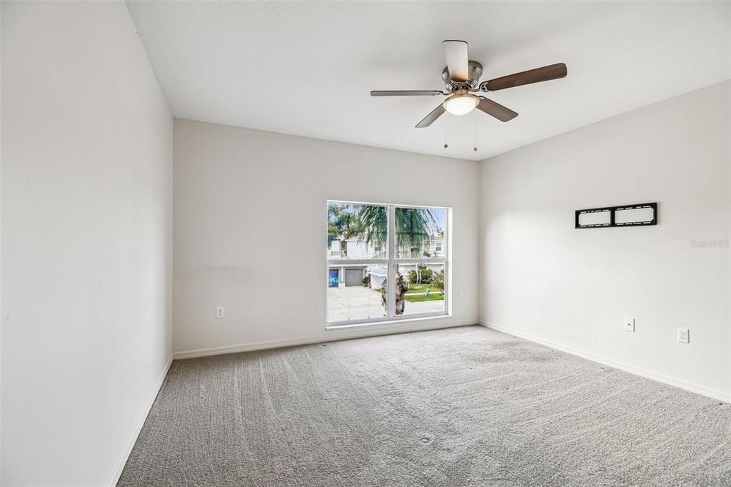 For Sale: $439,900 (6 beds, 2 baths, 3035 Square Feet)