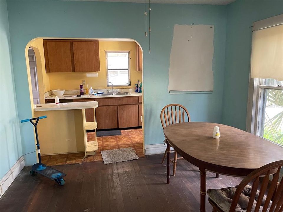 待售: $199,900 (3 贝兹, 1 浴室, 936 平方英尺)