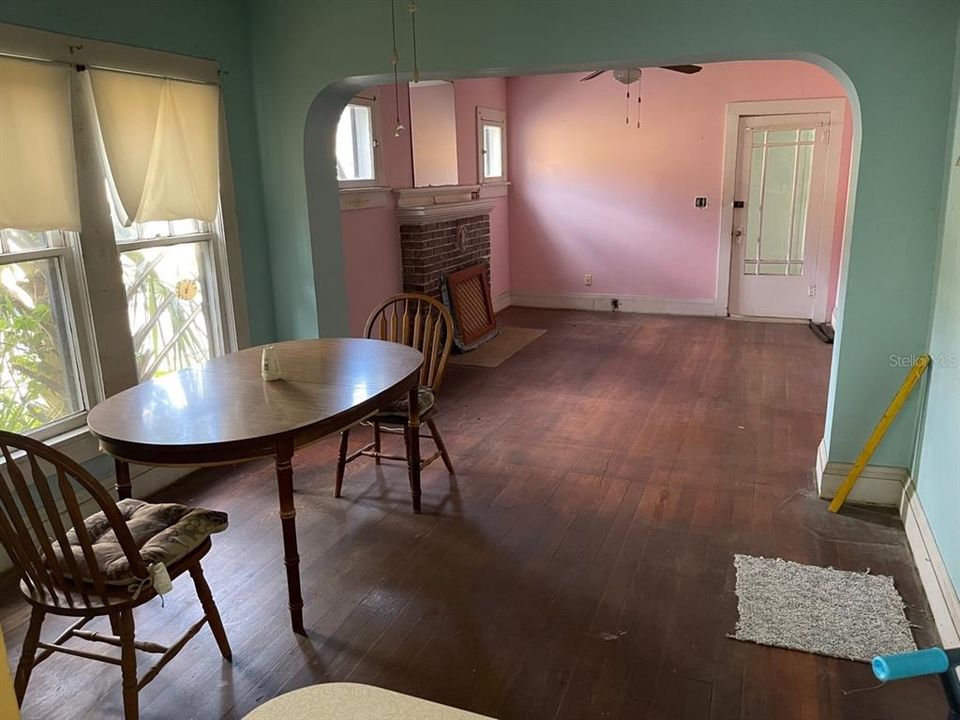 待售: $199,900 (3 贝兹, 1 浴室, 936 平方英尺)