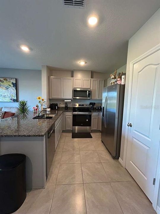 For Sale: $300,000 (3 beds, 2 baths, 1464 Square Feet)