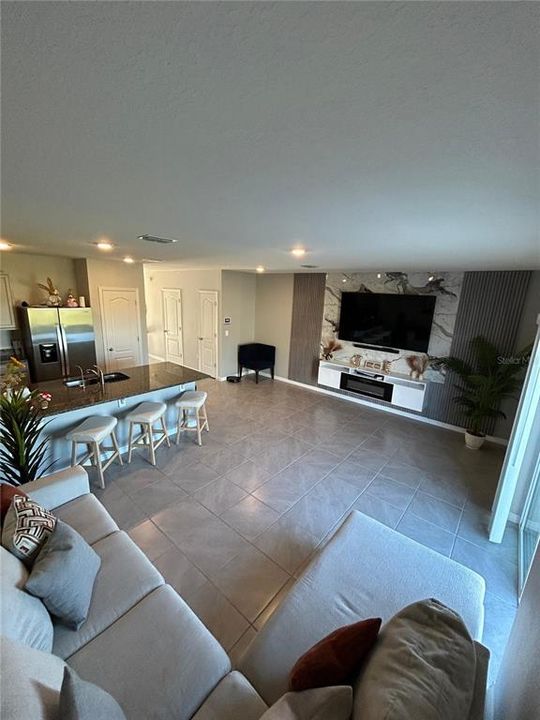 For Sale: $300,000 (3 beds, 2 baths, 1464 Square Feet)