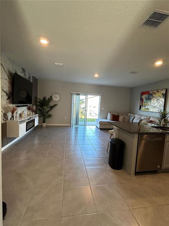 For Sale: $300,000 (3 beds, 2 baths, 1464 Square Feet)