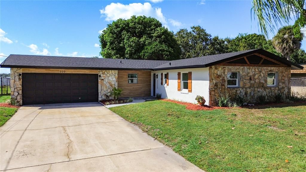 合同活跃: $449,900 (4 贝兹, 2 浴室, 1718 平方英尺)