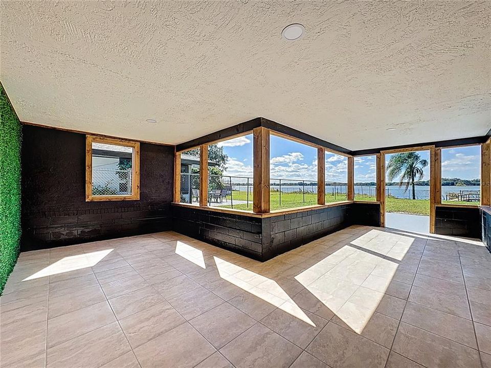 合同活跃: $449,900 (4 贝兹, 2 浴室, 1718 平方英尺)