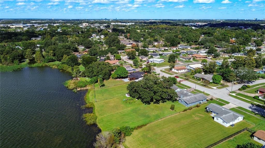 合同活跃: $449,900 (4 贝兹, 2 浴室, 1718 平方英尺)