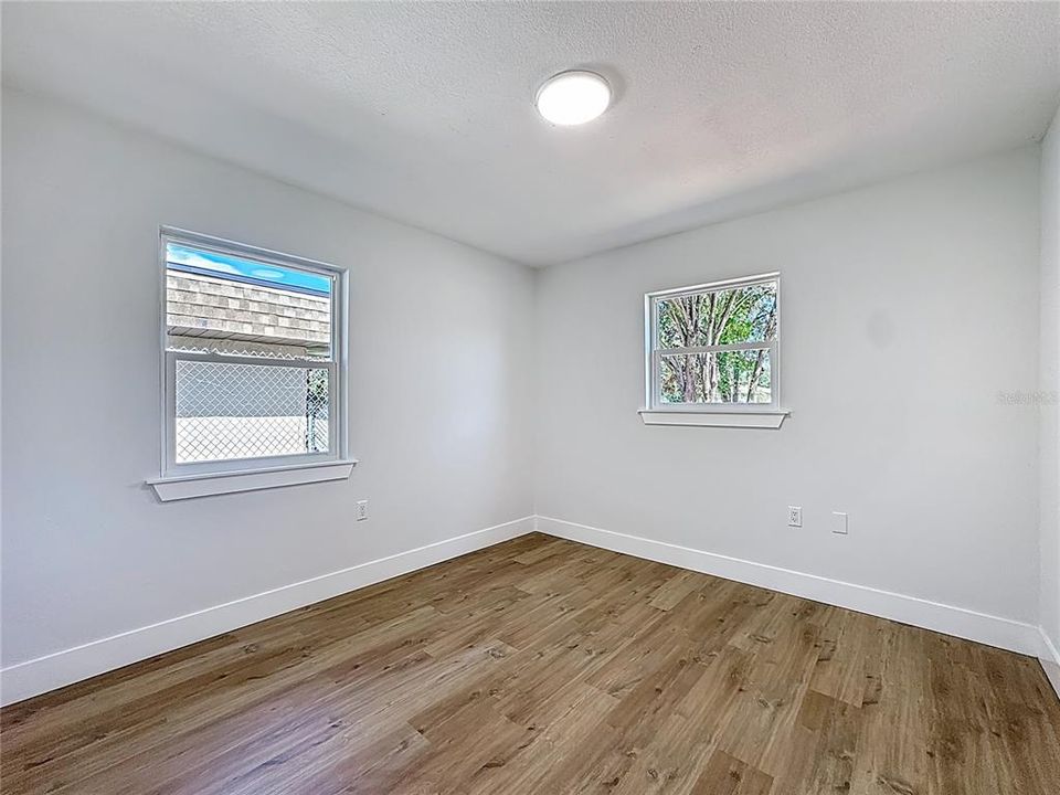 合同活跃: $449,900 (4 贝兹, 2 浴室, 1718 平方英尺)