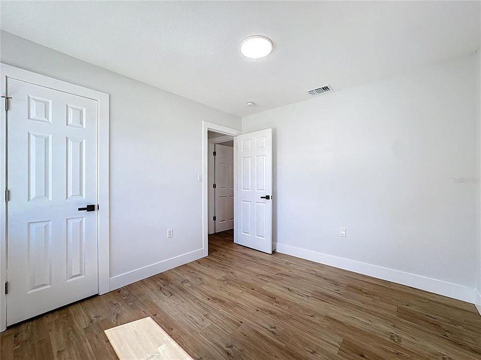 合同活跃: $449,900 (4 贝兹, 2 浴室, 1718 平方英尺)