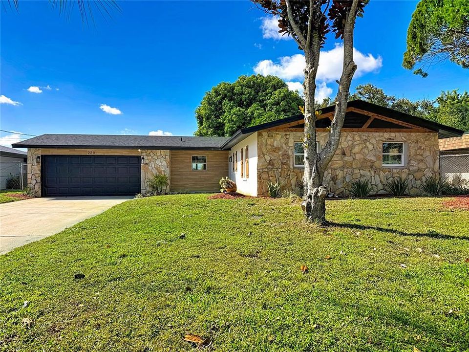 合同活跃: $449,900 (4 贝兹, 2 浴室, 1718 平方英尺)