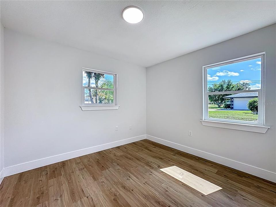 合同活跃: $449,900 (4 贝兹, 2 浴室, 1718 平方英尺)