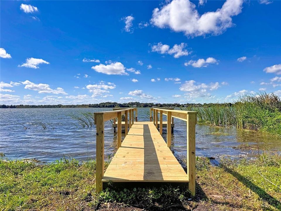 合同活跃: $449,900 (4 贝兹, 2 浴室, 1718 平方英尺)