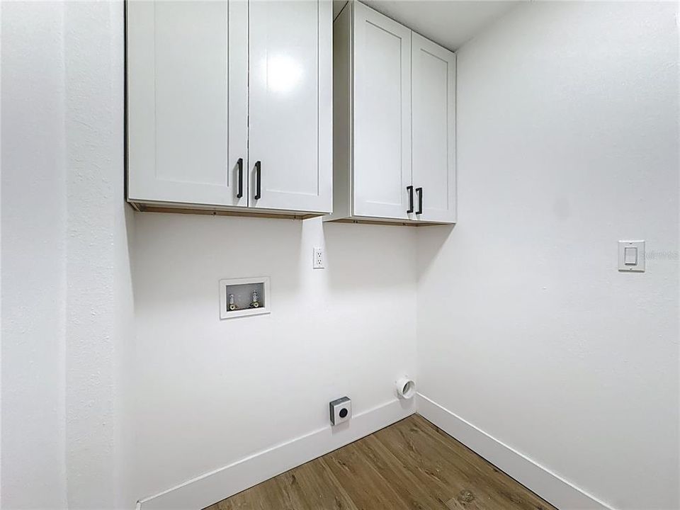 合同活跃: $449,900 (4 贝兹, 2 浴室, 1718 平方英尺)