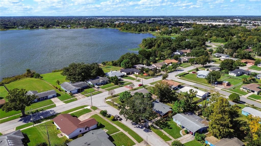 合同活跃: $449,900 (4 贝兹, 2 浴室, 1718 平方英尺)