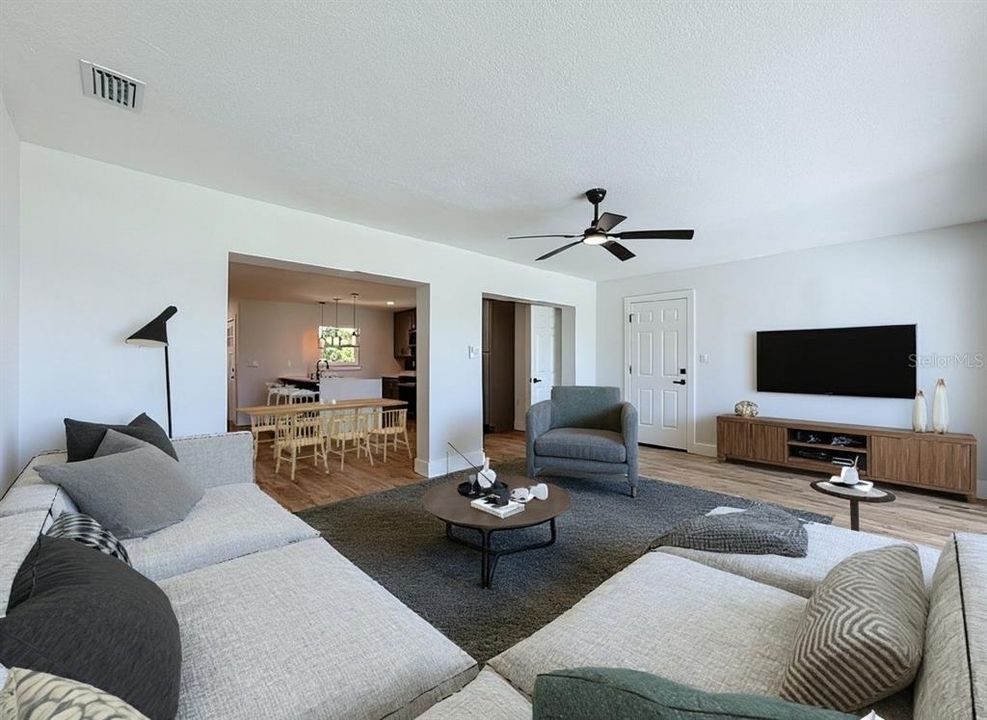 合同活跃: $449,900 (4 贝兹, 2 浴室, 1718 平方英尺)