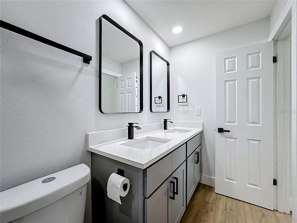 合同活跃: $449,900 (4 贝兹, 2 浴室, 1718 平方英尺)