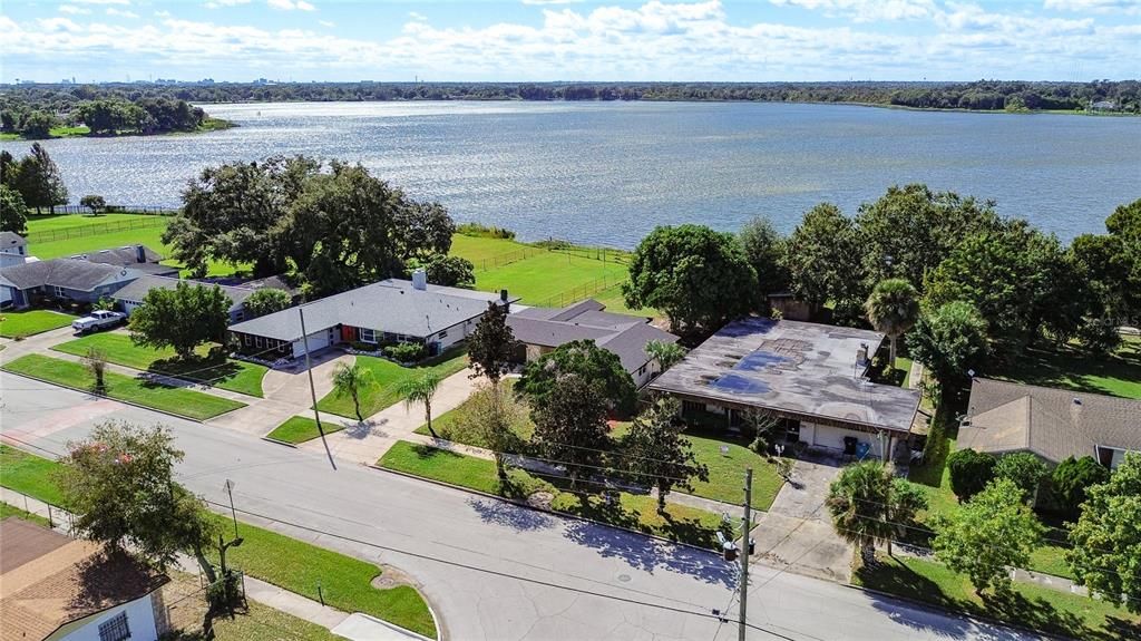 合同活跃: $449,900 (4 贝兹, 2 浴室, 1718 平方英尺)